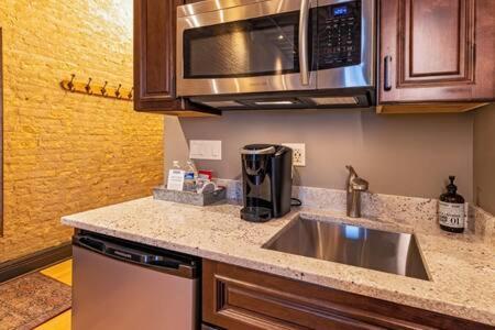 Hip Urban Loft-Small Town Charm-124 Lofts #2 West Dundee Dış mekan fotoğraf